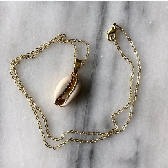 14kt Gold Cowrie Shell Necklace Boho - Picture 2 of 7